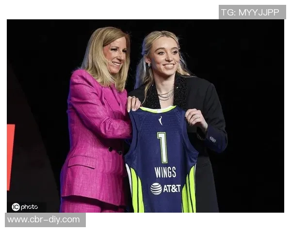 2026WNBA模拟选秀飞翼队选贝茨佩奇女友名列第四引关注 2026WNBA模拟选秀飞翼队选贝茨佩奇女友名列第四引关注