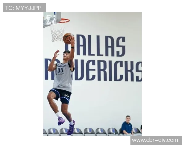 新赛季备战热潮来袭独行侠训练照展现浓眉冥想与弗拉格激情瞬间 新赛季备战热潮来袭独行侠训练照展现浓眉冥想与弗拉格激情瞬间