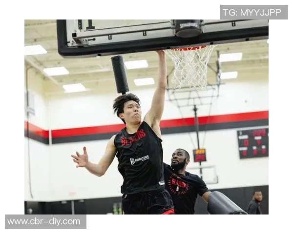 杨瀚森在比赛中表现出色需加强防守与无球跑动提升实力 杨瀚森在比赛中表现出色需加强防守与无球跑动提升实力