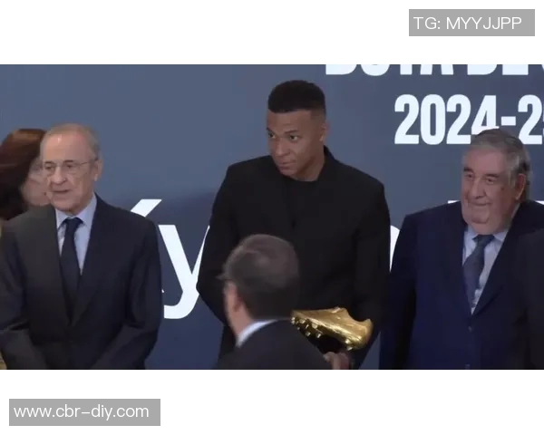 姆巴佩发声庆祝伯纳乌精彩之夜呼吁球队继续保持出色表现 姆巴佩发声庆祝伯纳乌精彩之夜呼吁球队继续保持出色表现