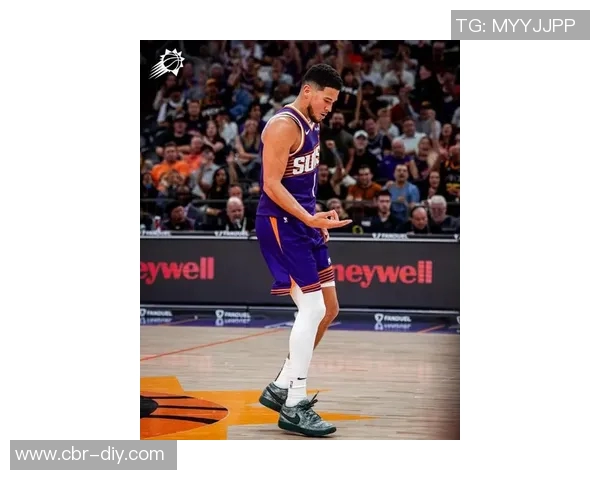 布克高效表现16投10中罚球全中独得31分助球队争胜 布克高效表现16投10中罚球全中独得31分助球队争胜