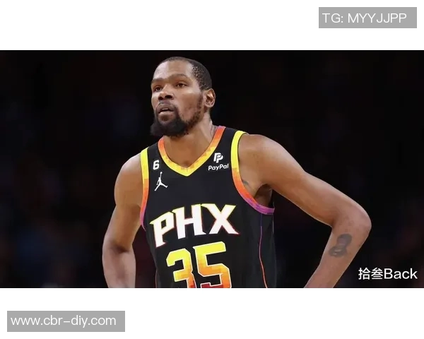 杜兰特称赞谢泼德训练营表现称其侵略性提升球队整体水平 杜兰特称赞谢泼德训练营表现称其侵略性提升球队整体水平