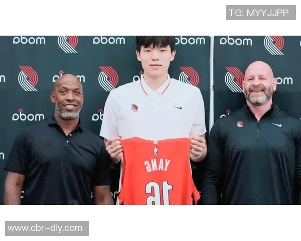 比卢普斯称赞杨瀚森篮板表现强调球队需加强篮下防守力度 比卢普斯称赞杨瀚森篮板表现强调球队需加强篮下防守力度