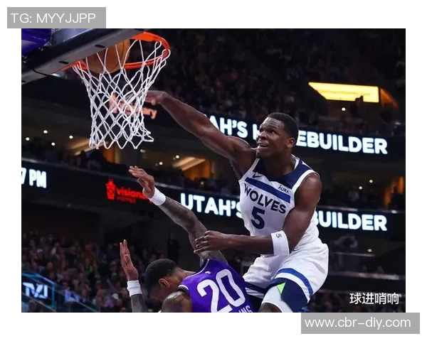 爱德华兹精彩突破拉杆换手上篮展现超强观赏性引发全场欢呼 爱德华兹精彩突破拉杆换手上篮展现超强观赏性引发全场欢呼