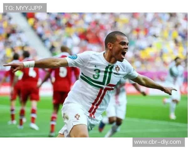 佩佩回忆初见C罗时光：17岁少年训练后啃苹果健身的故事