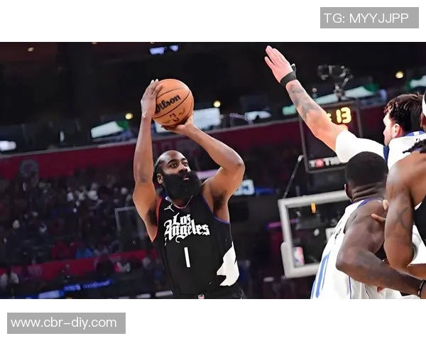 快船与独行侠半场激战哈登领衔快船领先克莱与马绍尔表现不俗 快船与独行侠半场激战哈登领衔快船领先克莱与马绍尔表现不俗