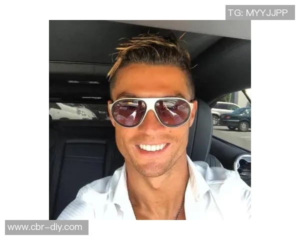 C罗社交媒体分享新造型清爽寸头引发粉丝热议 C罗社交媒体分享新造型清爽寸头引发粉丝热议