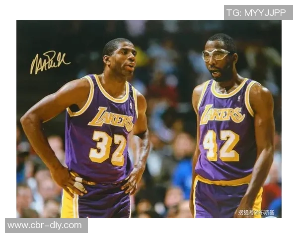 老詹高龄如巅峰魔术师模仿追梦湖人展现强大实力 老詹高龄如巅峰魔术师模仿追梦湖人展现强大实力