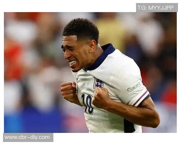 凯恩主动关心小贝林与特尔交流展现老好人本色 凯恩主动关心小贝林与特尔交流展现老好人本色