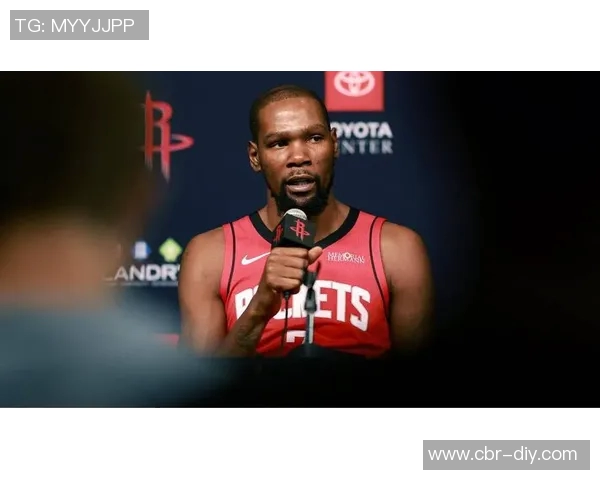 康宁汉姆盛赞杜兰特的独特能力让防守者时刻感受到巨大的压力 康宁汉姆盛赞杜兰特的独特能力让防守者时刻感受到巨大的压力