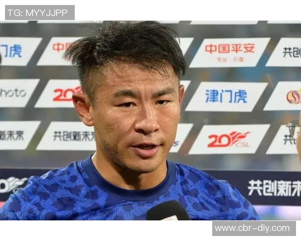 国足首练现场直击于汉超布置训练设施吕焯毅接受媒体采访分享感受