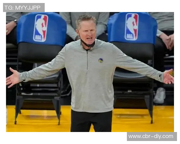 科尔强调稳健与基本功的重要性避免单手传球失误影响比赛表现 科尔强调稳健与基本功的重要性避免单手传球失误影响比赛表现