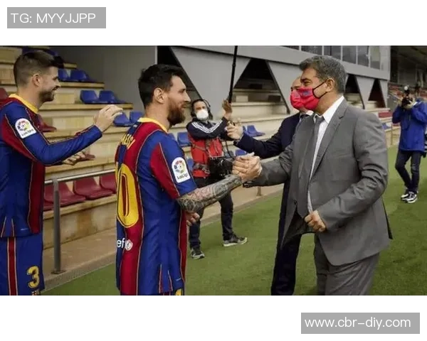 巴萨男足11月7日重返诺坎普公开训练观众人数限制为23000人 巴萨男足11月7日重返诺坎普公开训练观众人数限制为23000人