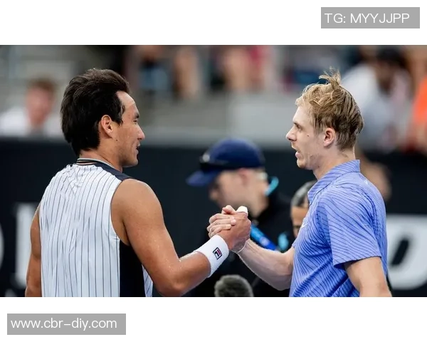 奥特布克在比赛中展现卓越掌控力面对包夹与强对抗依然做出明智决策 奥特布克在比赛中展现卓越掌控力面对包夹与强对抗依然做出明智决策